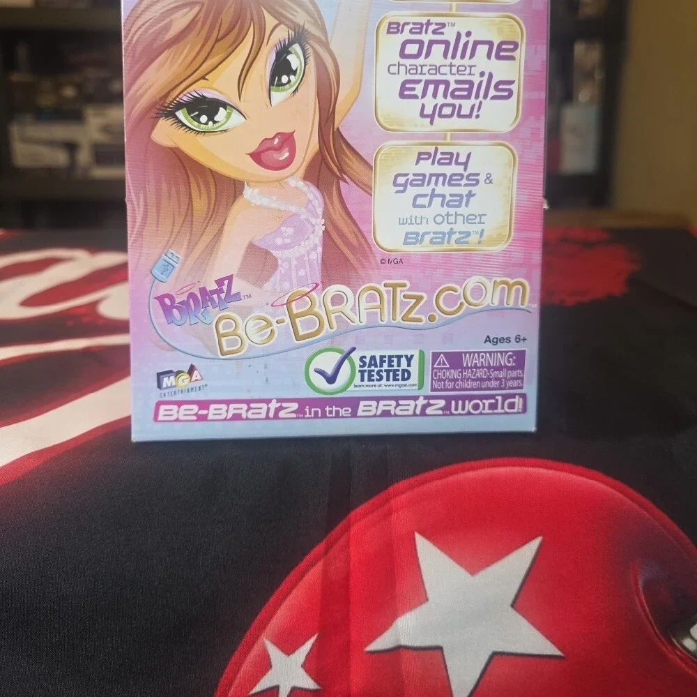 BRATZ USBDrive & Silver Bunny Charm - Pink Packaging